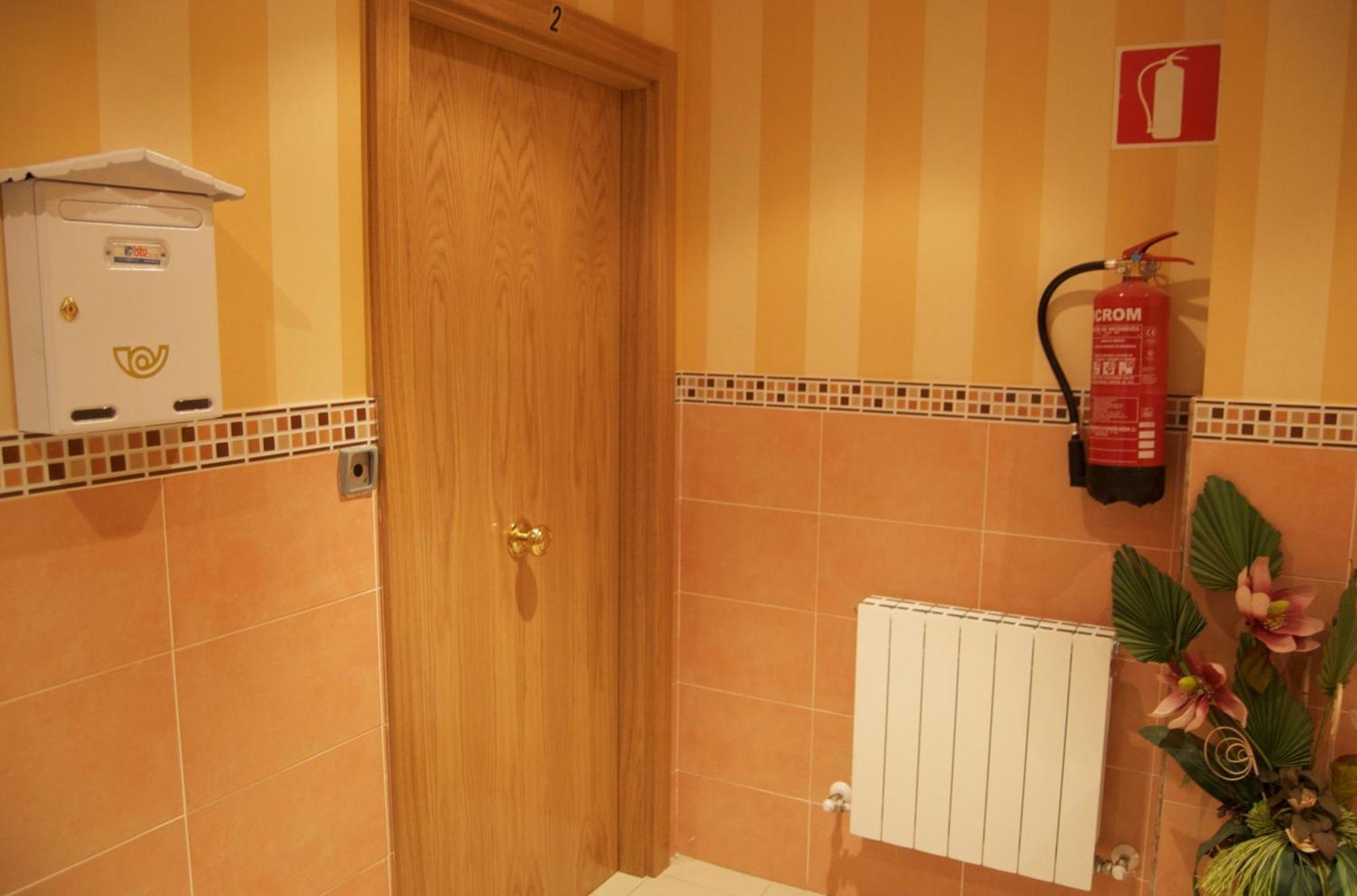 Pension Zorroza 1 Bilbao Exterior photo